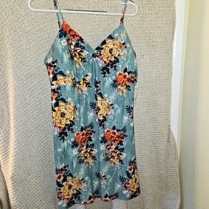 Beautiful V-neck floral dress with adjustable straps
